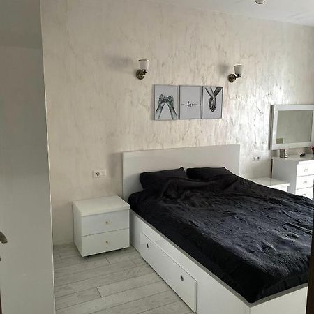 Апартаменты Apartament Corni Рымнику-Вылча Экстерьер фото