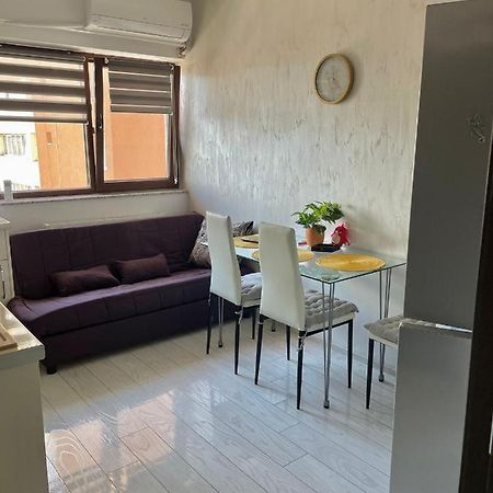 Апартаменты Apartament Corni Рымнику-Вылча Экстерьер фото