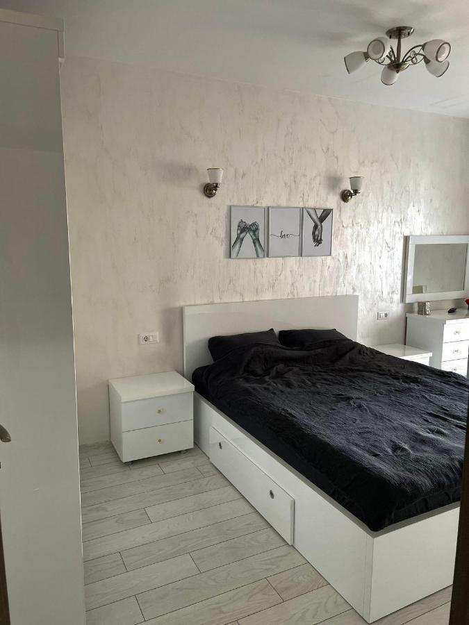 Апартаменты Apartament Corni Рымнику-Вылча Экстерьер фото