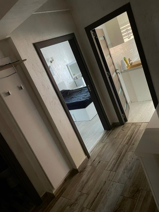 Апартаменты Apartament Corni Рымнику-Вылча Экстерьер фото