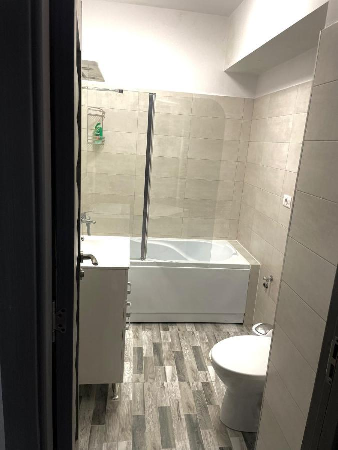 Апартаменты Apartament Corni Рымнику-Вылча Экстерьер фото